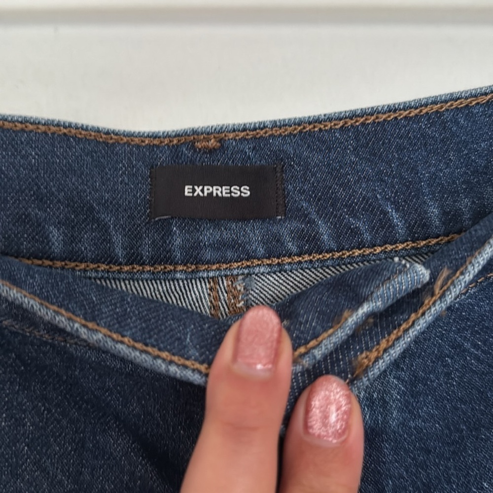 Express Mid Rise Strech Jean Shorts - Picture 5 of 6